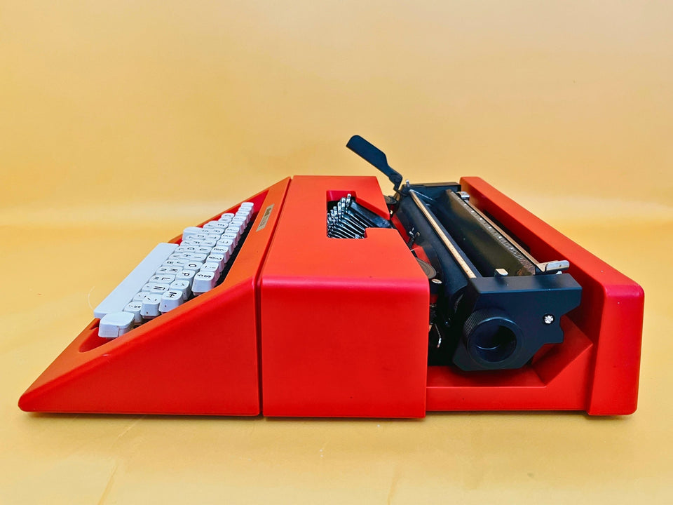 Working Olivetti College Typewriter | Bold Racing Red | Portable QWERTY Typewriter  (1970s)