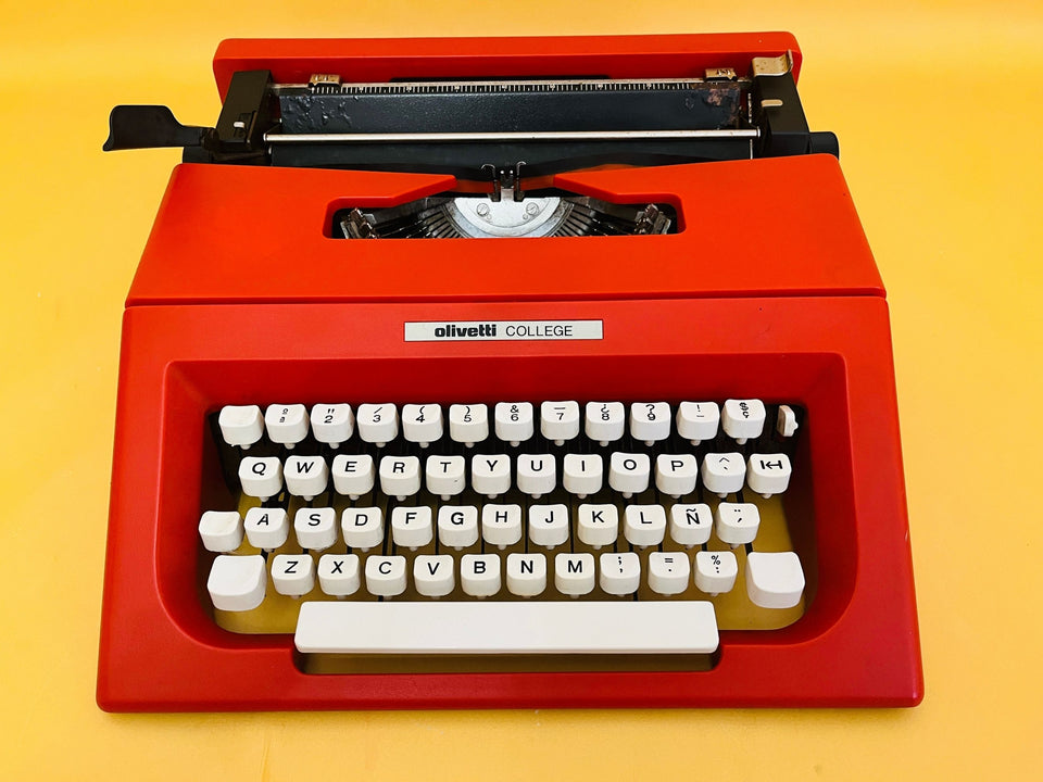 Detailed shot of the Spanish QWERTY keyboard on a red Olivetti College showing the Ñ key and original black keycaps.