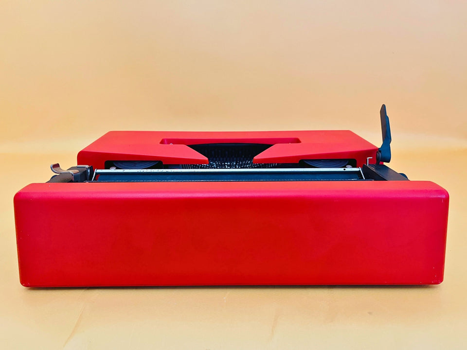 Working Olivetti College Typewriter | Bold Racing Red | Portable QWERTY Typewriter  (1970s)