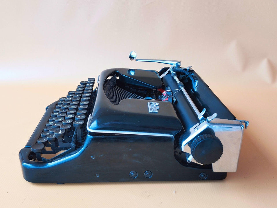 Vintage Erika 1930s Typewriter | Fully Working QWERTY Manual | German Engineering Black