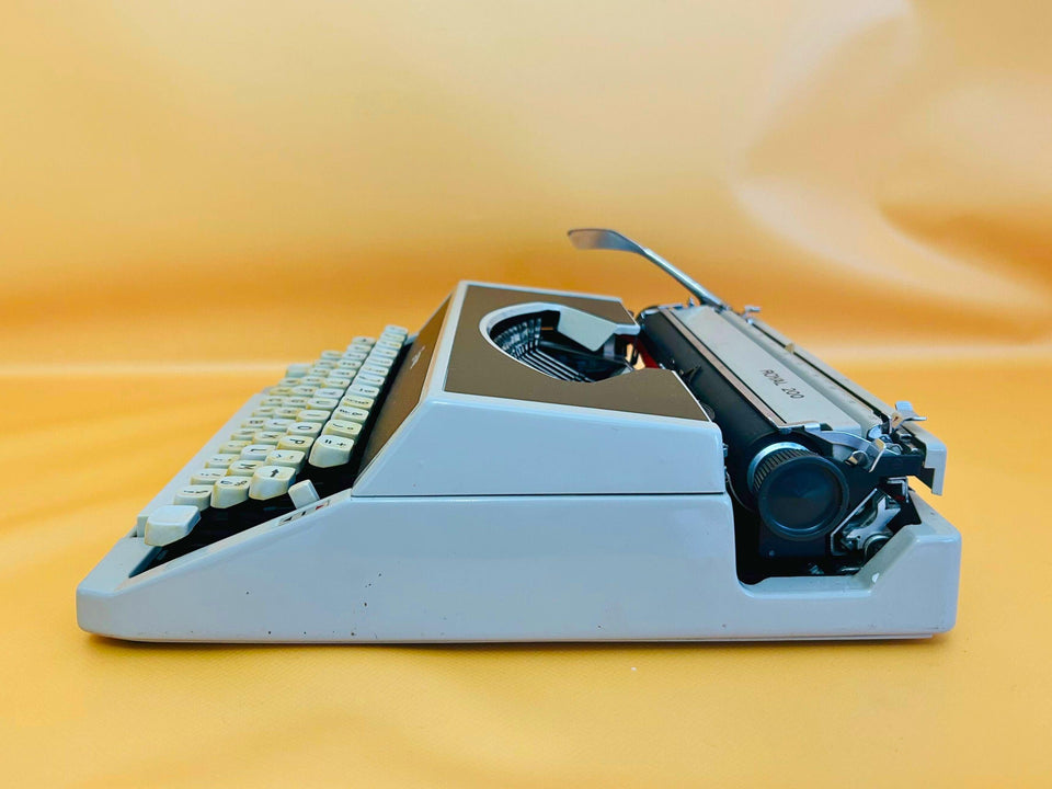Royal 200 Metal Typewriter - Working 1970s Manual Machine - Gray AZERTY with Case