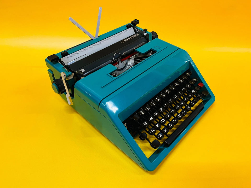 Working Typewriter Olivetti Studio 45 - Blue and Portable - Spanish QWERTY