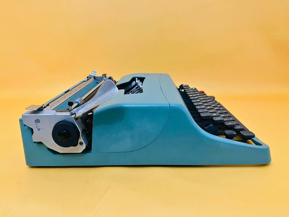 Olivetti Lettera 32 with Case | Iconic Seafoam Blue | The Writer’s Essential