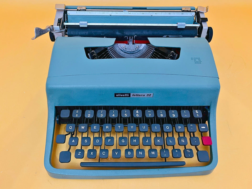 Detailed shot of the Spanish QWERTY keyboard on an Olivetti Lettera 32 featuring the Ñ key and round white keys
