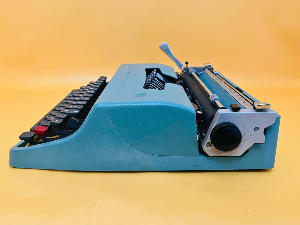 Olivetti Lettera 32 with Case | Iconic Seafoam Blue | The Writer’s Essential