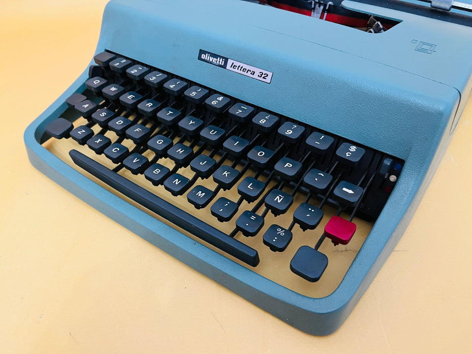 Olivetti Lettera 32 with Case | Iconic Seafoam Blue | The Writer’s Essential
