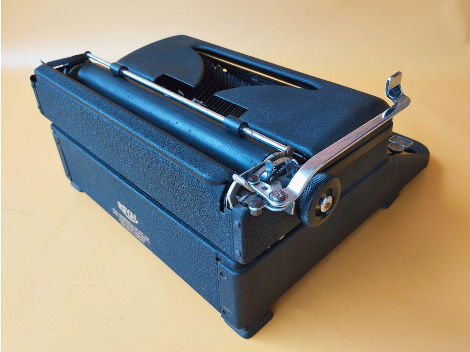 Royal Portable Typewriter - Working 1930s Manual Machine - Black AZERTY