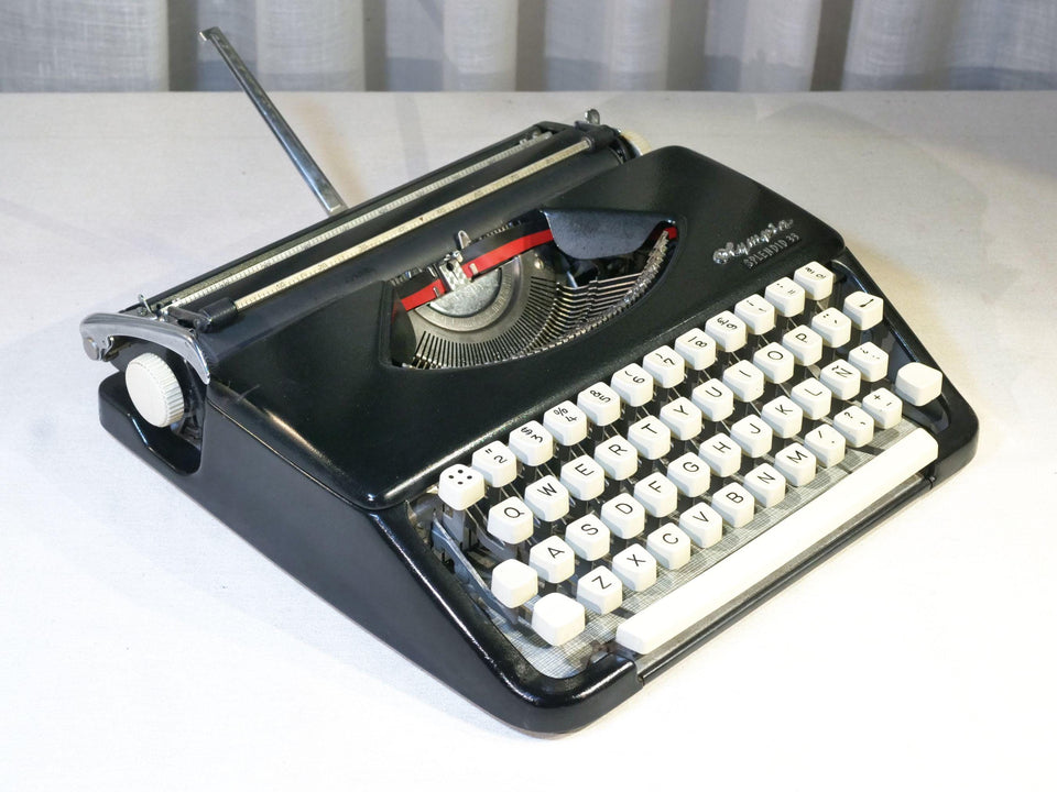 Olympia Splendid 33 Portable Typewriter - Working 1970s Manual - Black with Case