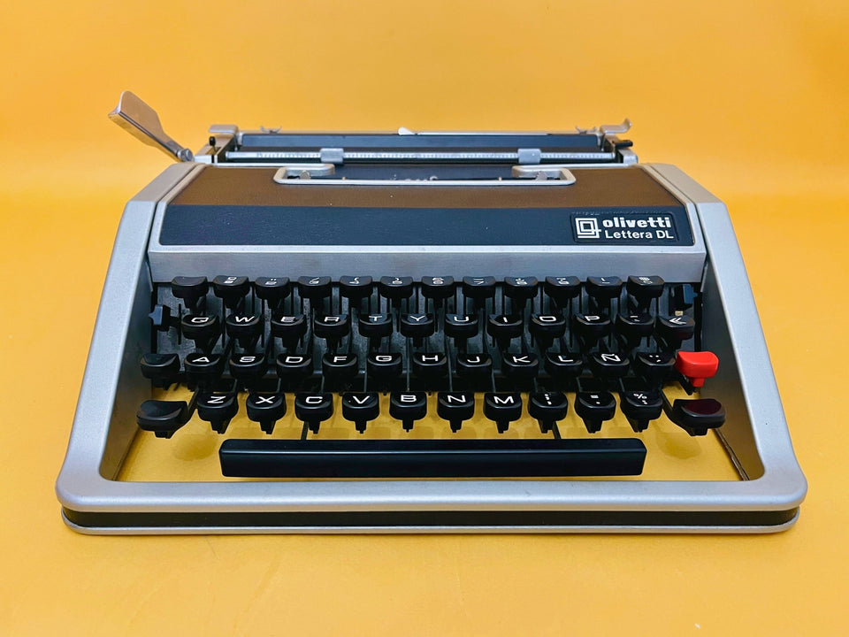 Olivetti Lettera DL | Leather-Clad Executive | Sottsass Design Icon 1970s with Case