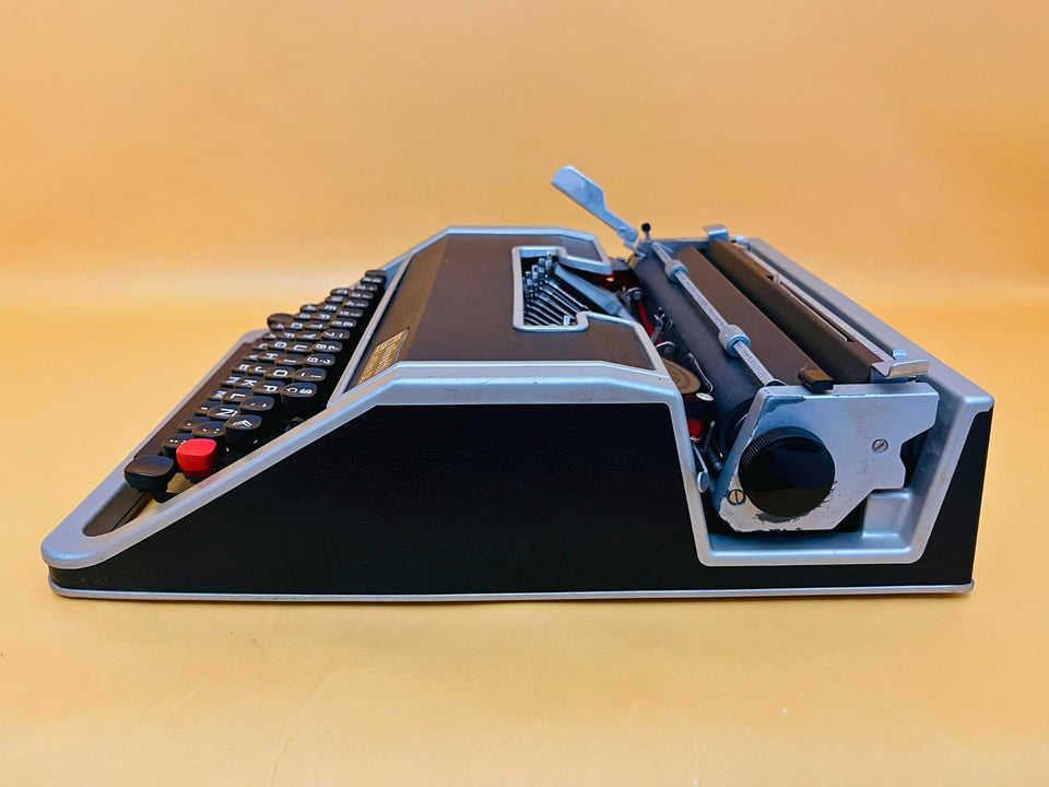 Olivetti Lettera DL | Leather-Clad Executive | Sottsass Design Icon 1970s with Case