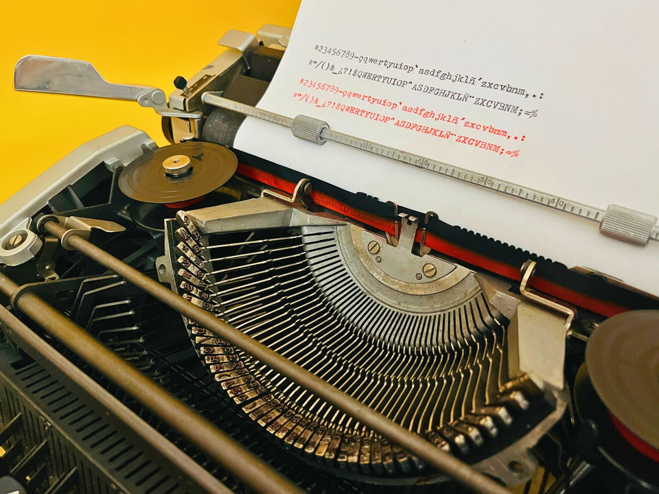 Olivetti Lettera DL with original carrying case and typebar detail