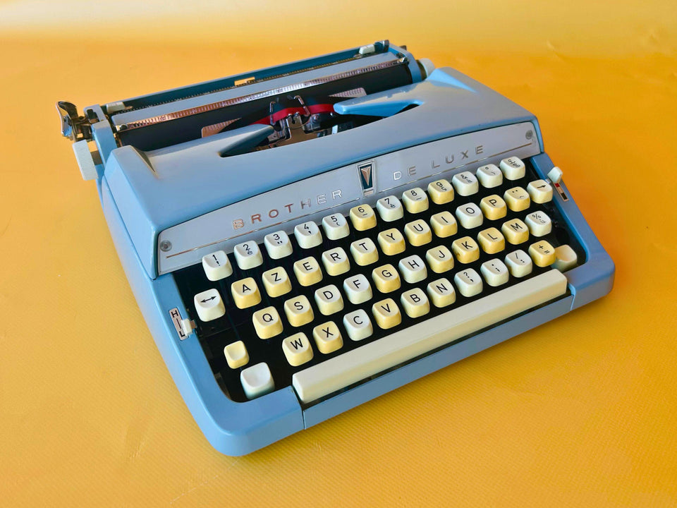 Brother De Luxe Portable Typewriter - Working 1970s Manual - Blue AZERTY