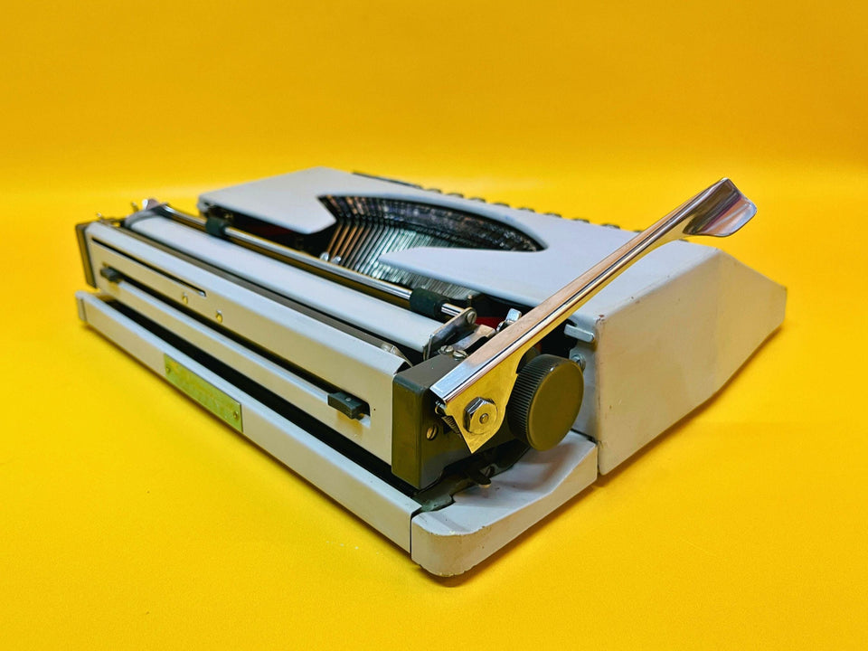Flying Fish PSQ Typewriter – Manual Typewriter with Case and Instructions, Rare Chinese Model
