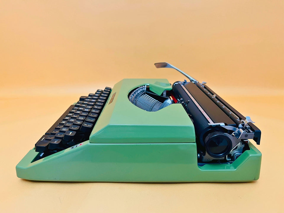 Niaga 280 DL – Green – Portable Japanese Manual Typewriter (1970s)