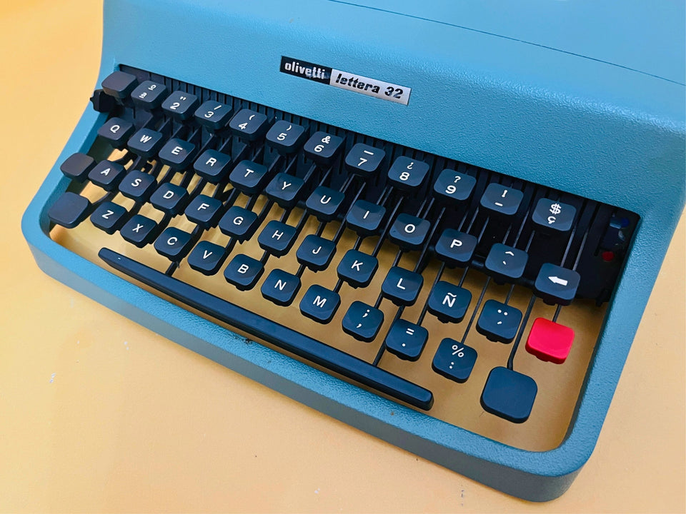 Olivetti Lettera 32 with Case | Iconic Seafoam Blue with Black Borders | The Writer’s Essential