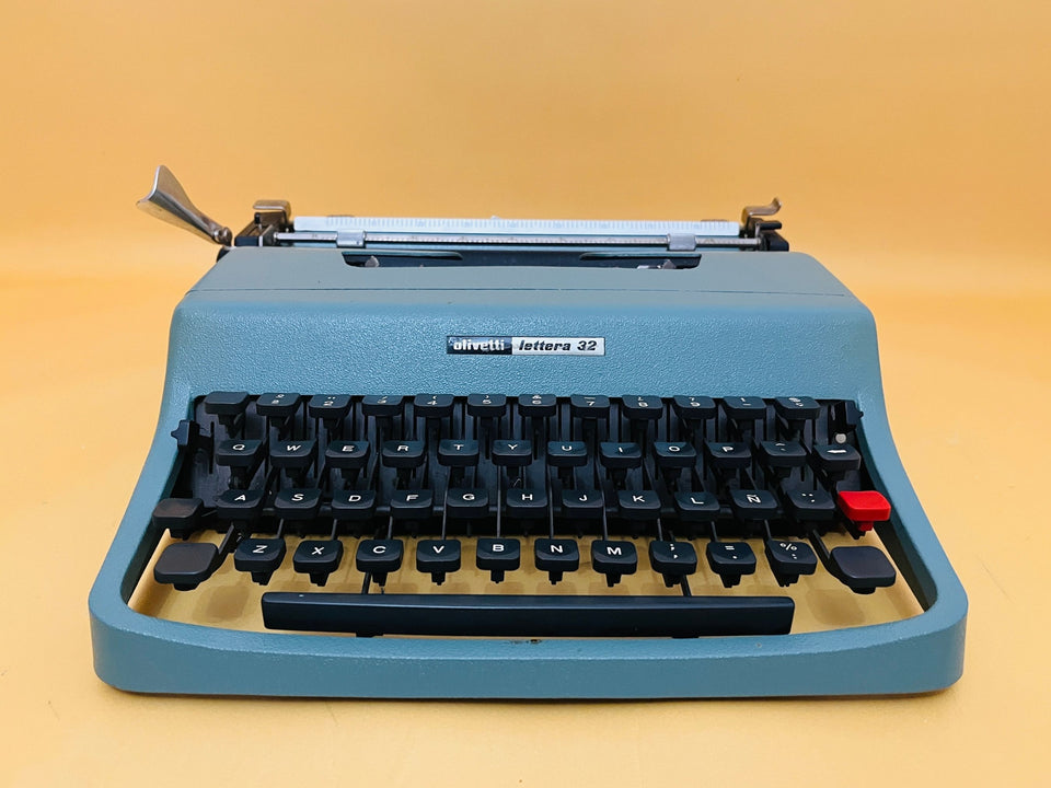 Olivetti Lettera 32 with Case | Iconic Seafoam Blue with Black Borders | The Writer’s Essential