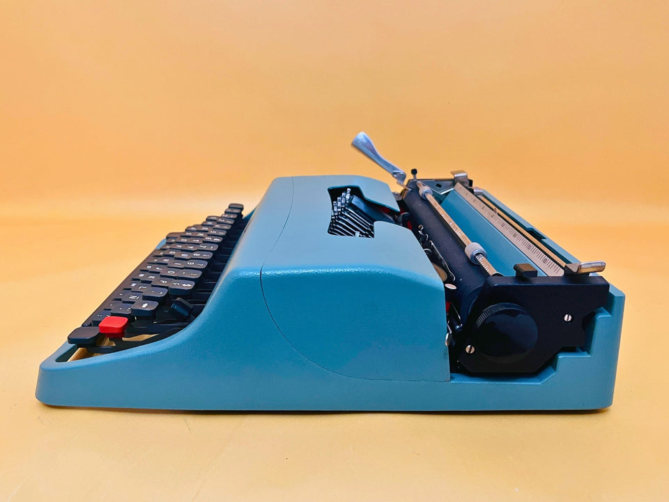 Olivetti Lettera 32 with Case | Iconic Seafoam Blue with Black Borders | The Writer’s Essential