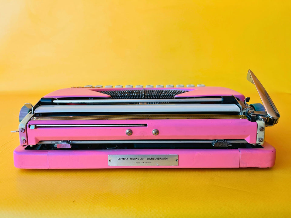 Working Typewriter Olympia Splendid 33 Custom Painted Pink With Case