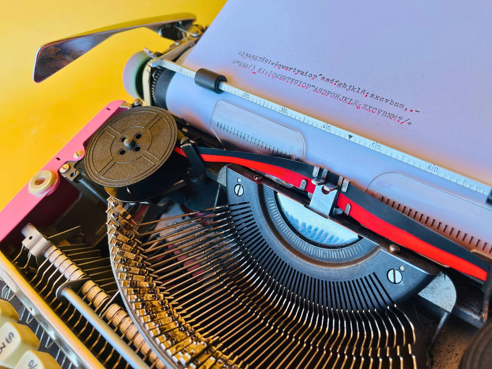 Working Typewriter Olympia Splendid 33 Custom Painted Pink With Case