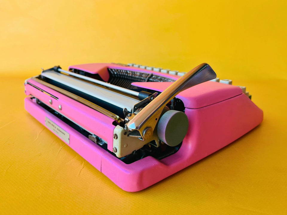 Working Typewriter Olympia Splendid 33 Custom Painted Pink With Case