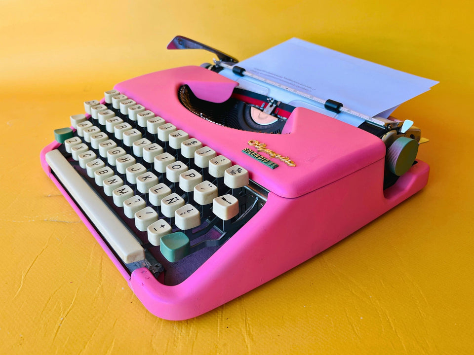 Working Typewriter Olympia Splendid 33 Custom Painted Pink With Case