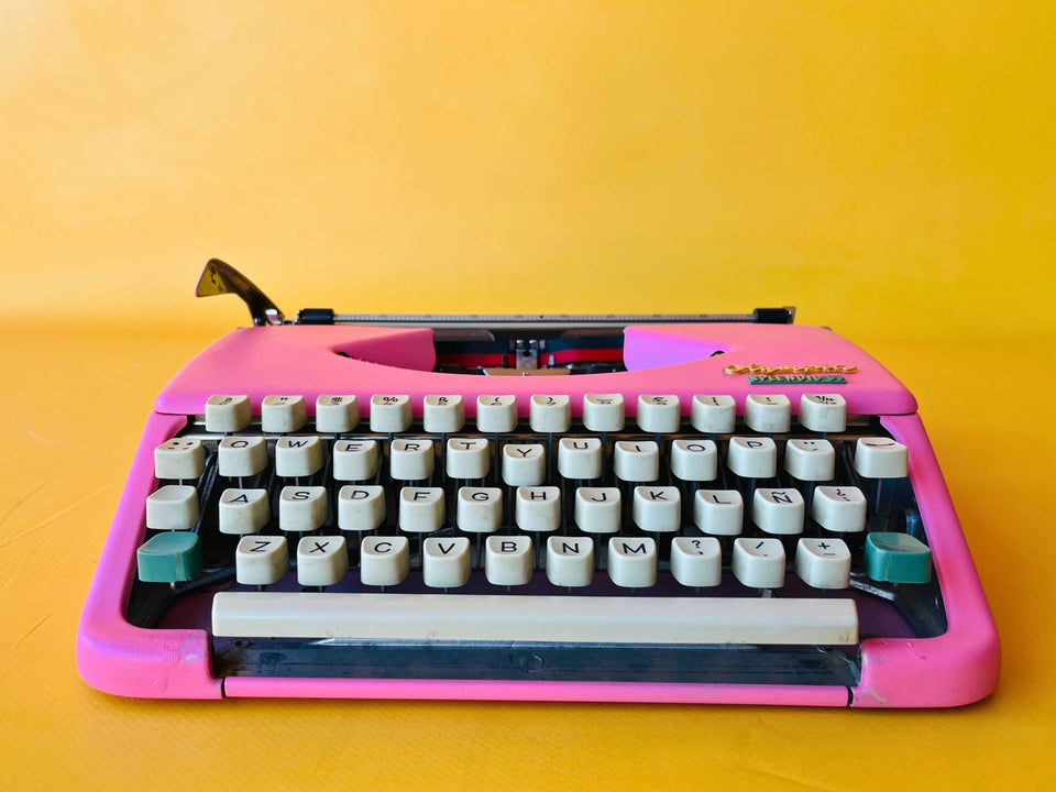 Working Typewriter Olympia Splendid 33 Custom Painted Pink With Case