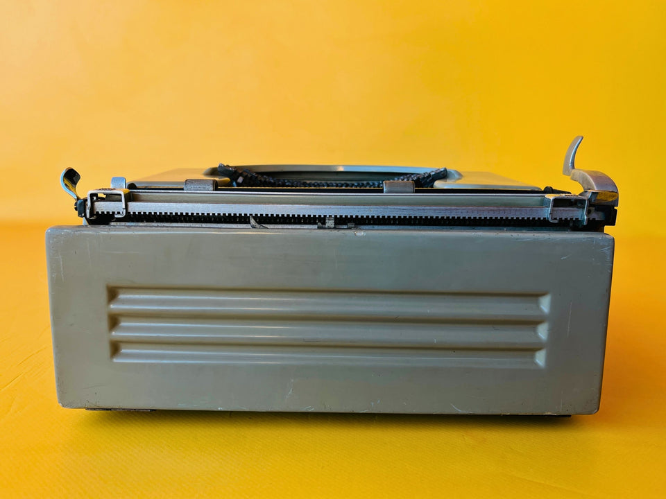Working Hispano Olivetti Studio 46 | Rare Glass Keys | Sage Green
