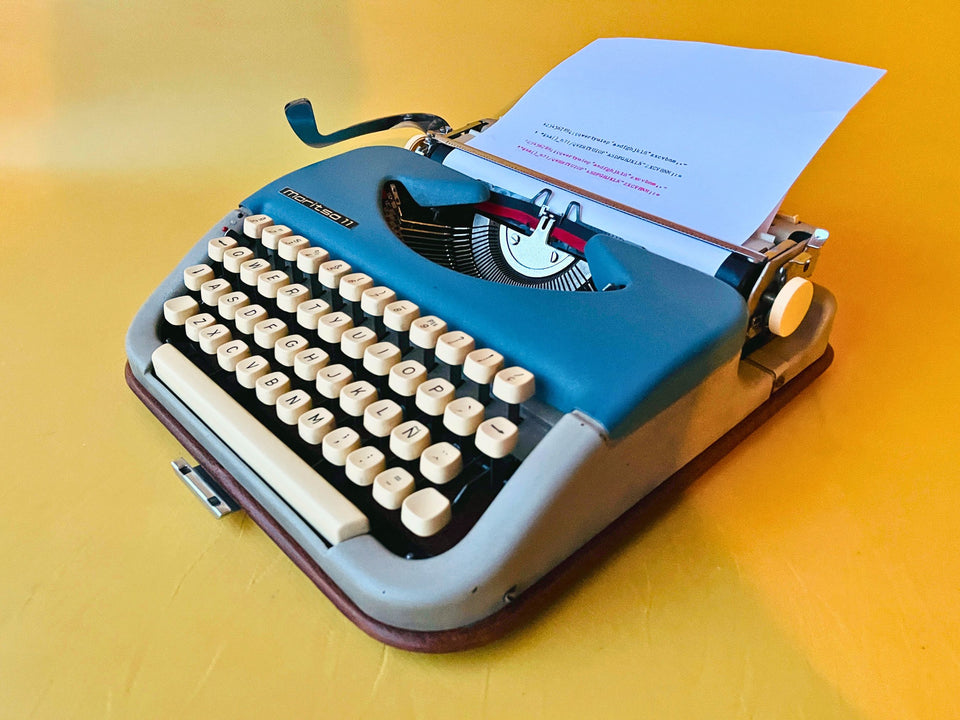 Working Typewriter Maritsa 11 Blue Spanish Qwerty With Case