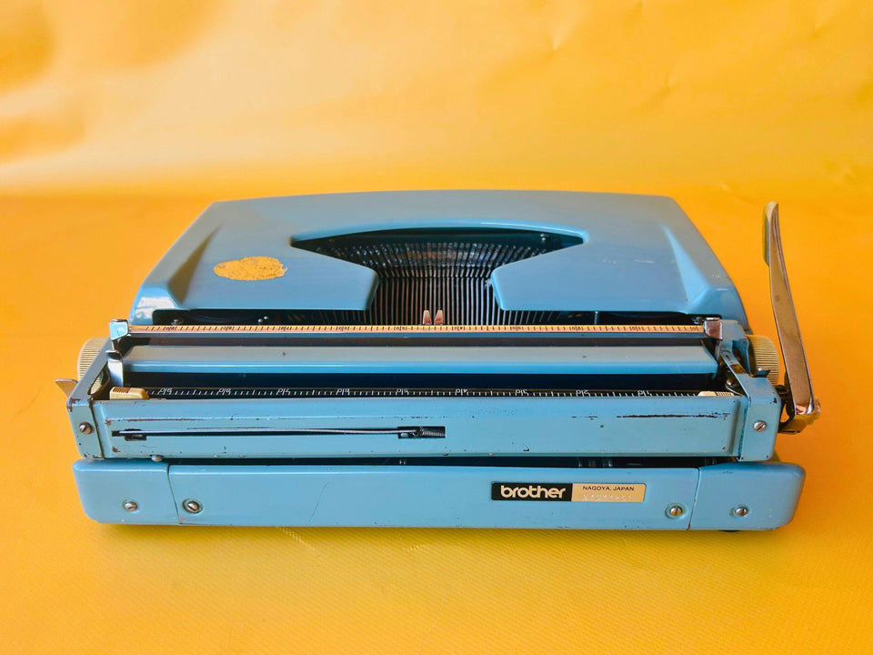 Brother Opus 885 Typewriter – 1970s Blue Manual Portable Typewriter from Japan