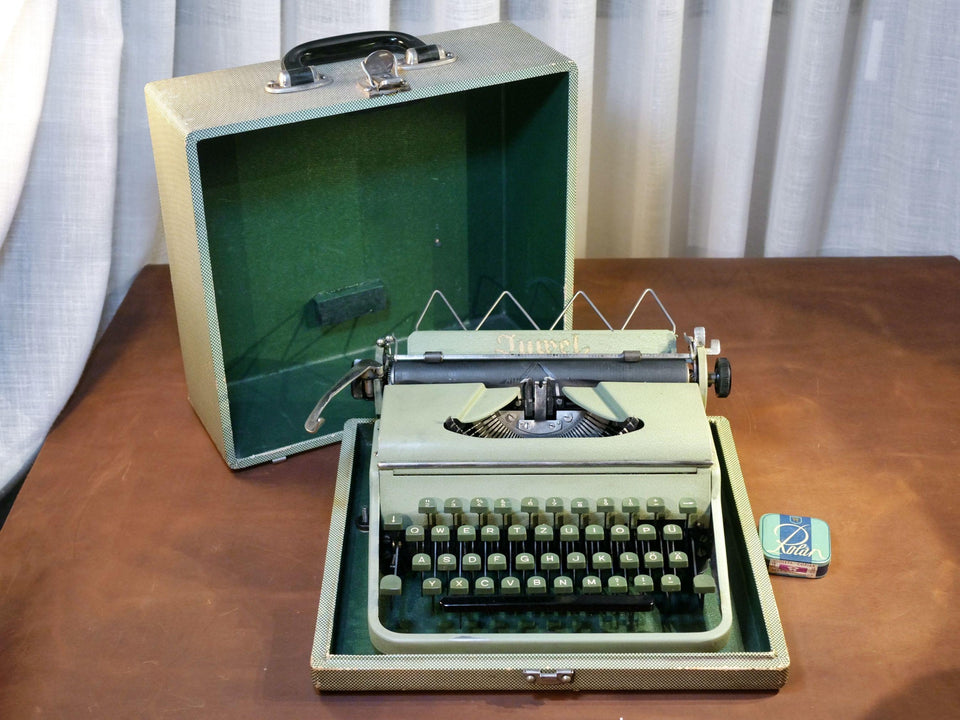 Jewel green portable typewriter with case QWERTZ