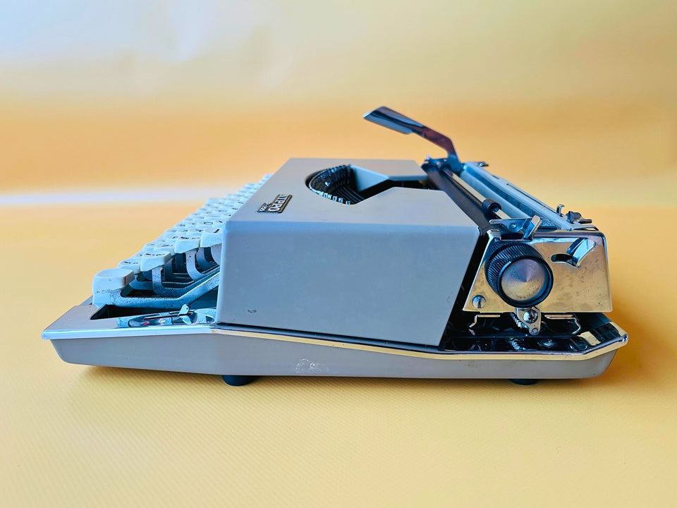 Nippo P-200 Portable Typewriter - Working 1970s Manual Machine - Beige with Case