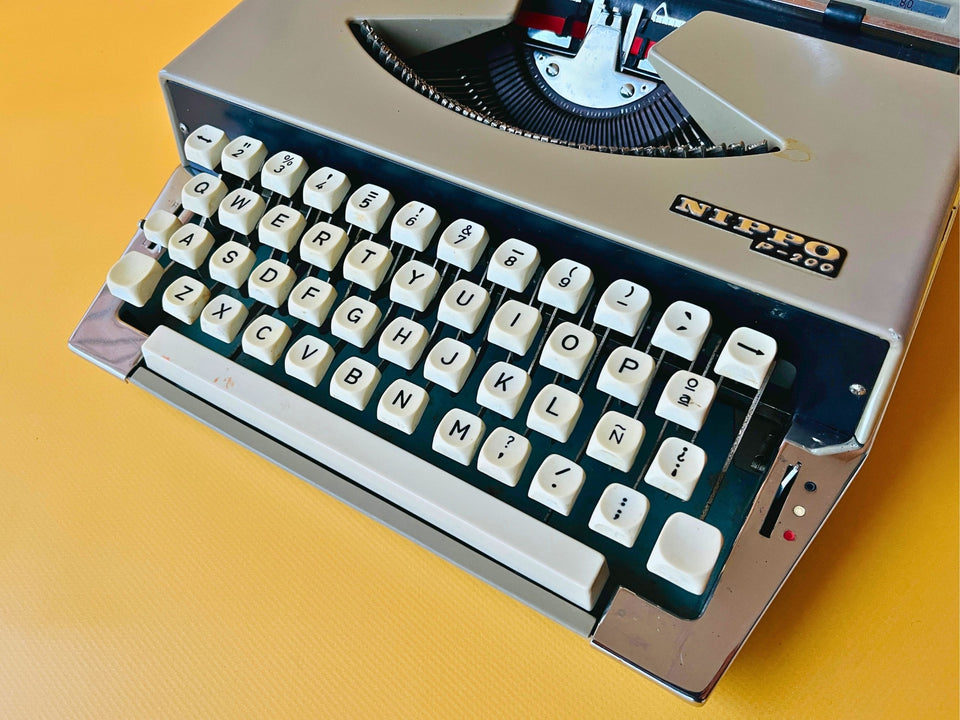 Nippo P-200 Portable Typewriter - Working 1970s Manual Machine - Beige with Case