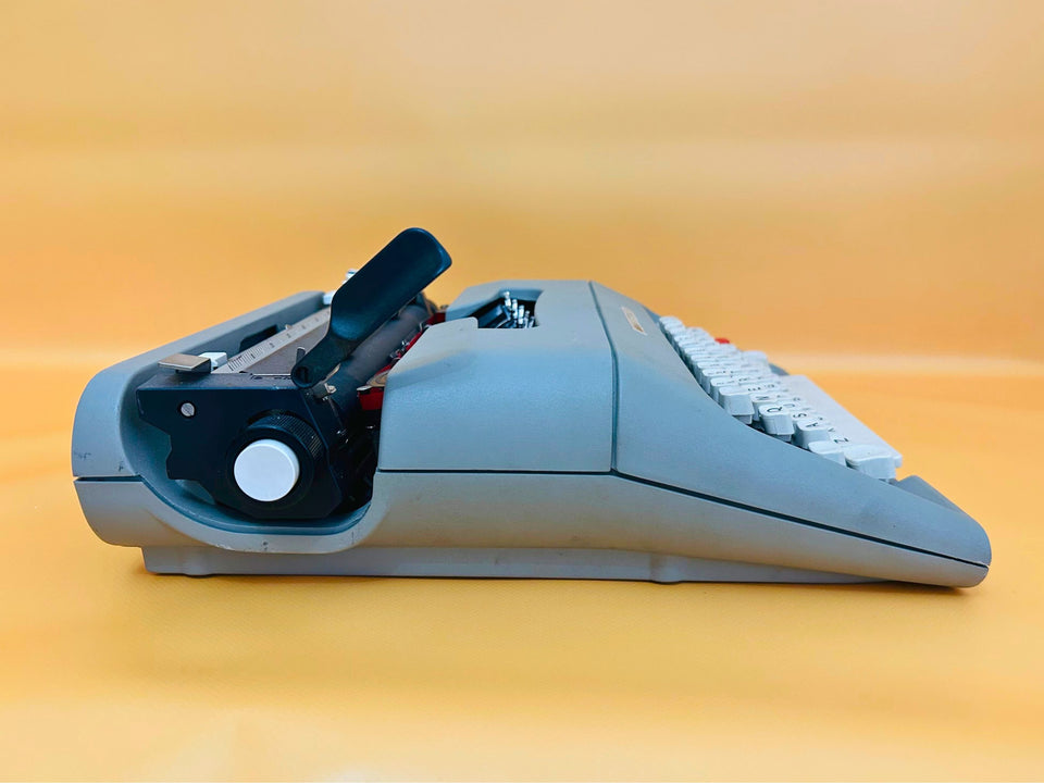 1970s Olivetti Lettera 35 Typewriter | Professional Gray Design | Fully Working QWERTY