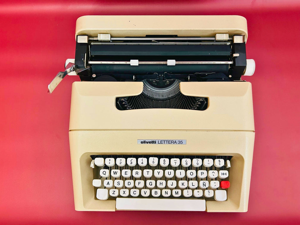 Detailed shot of the Spanish QWERTY keyboard on an Olivetti Lettera 35, showing the crisp keys, Ñ key, and iconic red accent tab button.