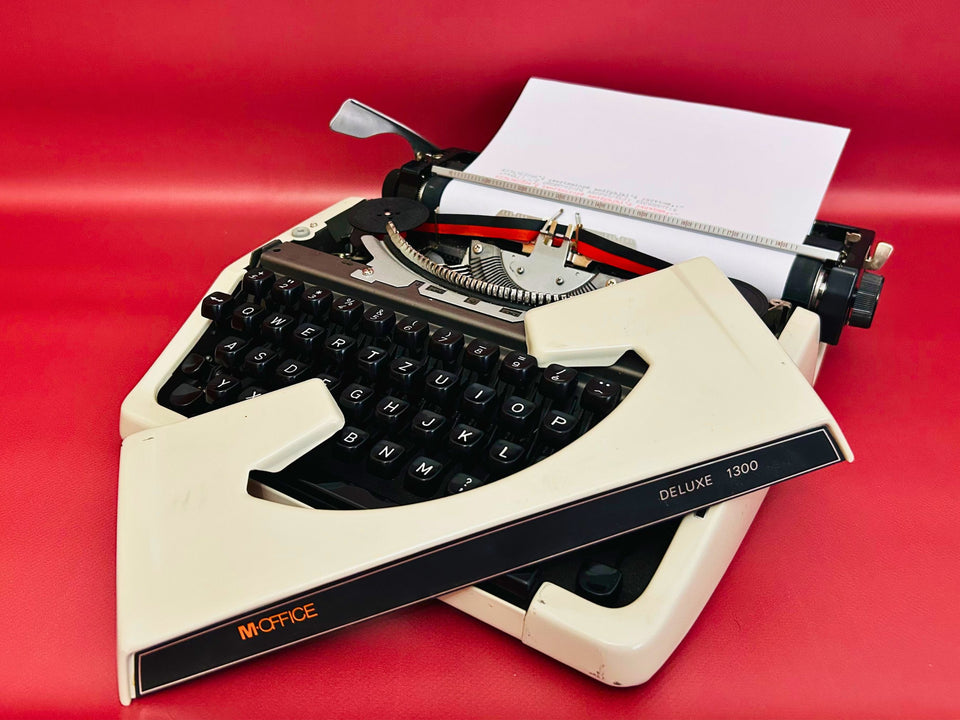 MOffice Deluxe 1300 Typewriter – 1970s White Manual Typewriter with Case