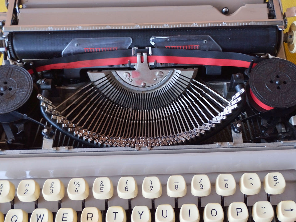 Princess Typewriter (1970s) – Beige Portable Manual Typewriter with Leather Case