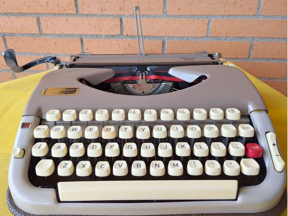Princess Typewriter (1970s) – Beige Portable Manual Typewriter with Leather Case