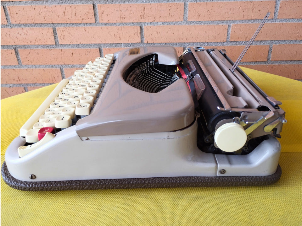 Princess Typewriter (1970s) – Beige Portable Manual Typewriter with Leather Case