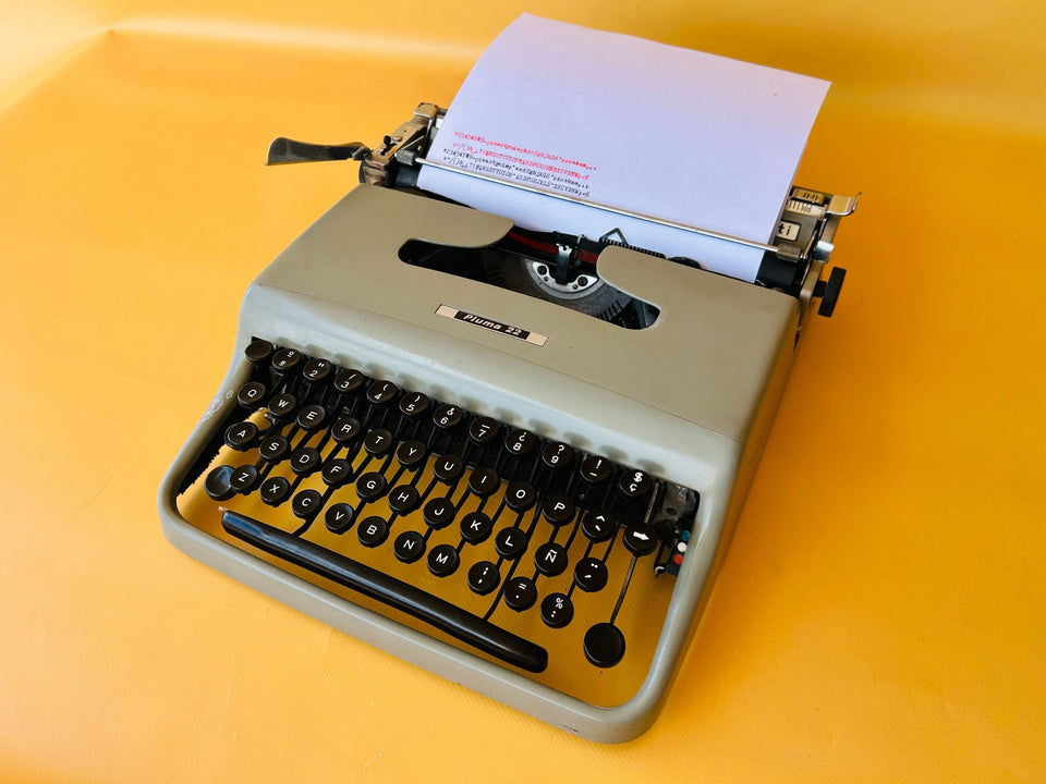 Olivetti Pluma 22 Gray Typewriter - 1970s Manual Portable - Working QWERTY with Case