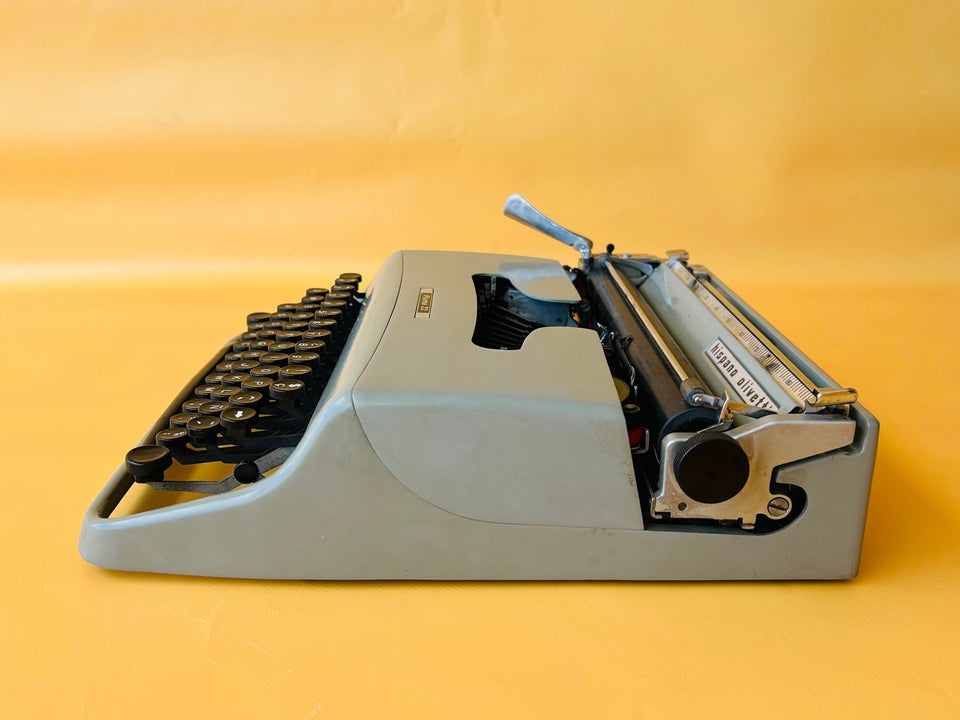 Olivetti Pluma 22 Gray Typewriter - 1970s Manual Portable - Working QWERTY with Case