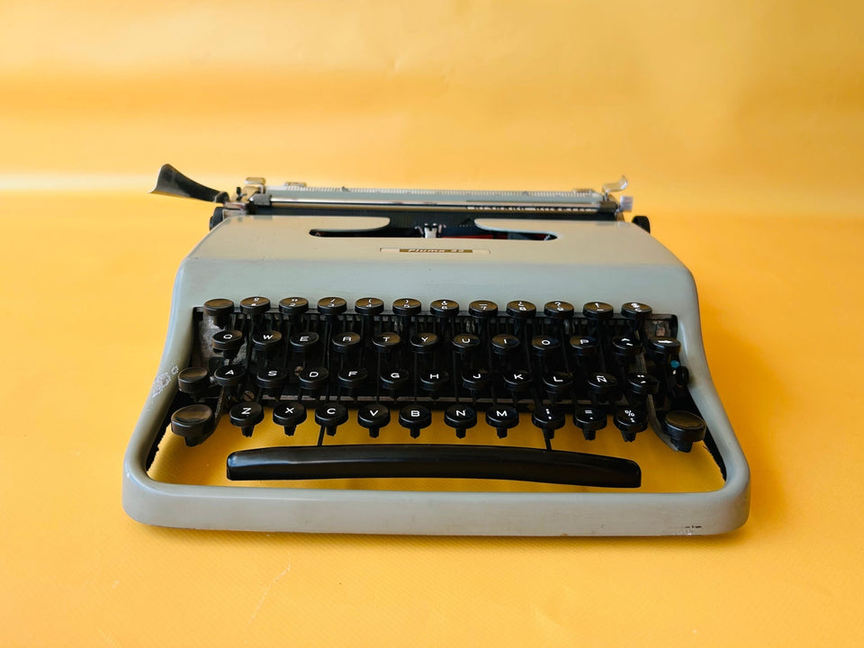 Olivetti Pluma 22 Gray Typewriter - 1970s Manual Portable - Working QWERTY with Case
