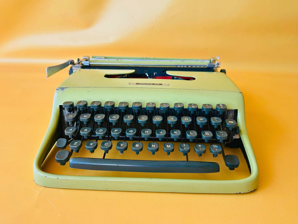 Olivetti Pluma 22 Green Typewriter - 1970s Italian Design - Working QWERTY with Case