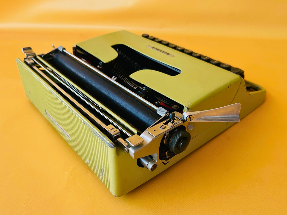 Olivetti Pluma 22 Green Typewriter - 1970s Italian Design - Working QWERTY with Case