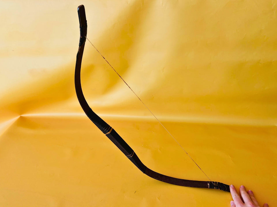 Vintage Bow and Arrows Set – Handcrafted Traditional Archery Prop for Stage & Costume