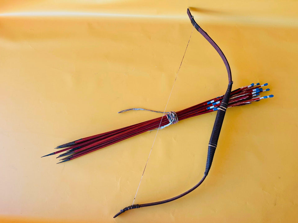 Vintage Bow and Arrows Set – Handcrafted Traditional Archery Prop for Stage & Costume