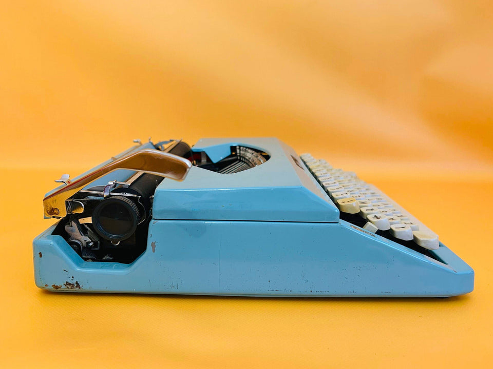 Imperial 200 Portable Typewriter - Working 1970s Manual - Blue with Case