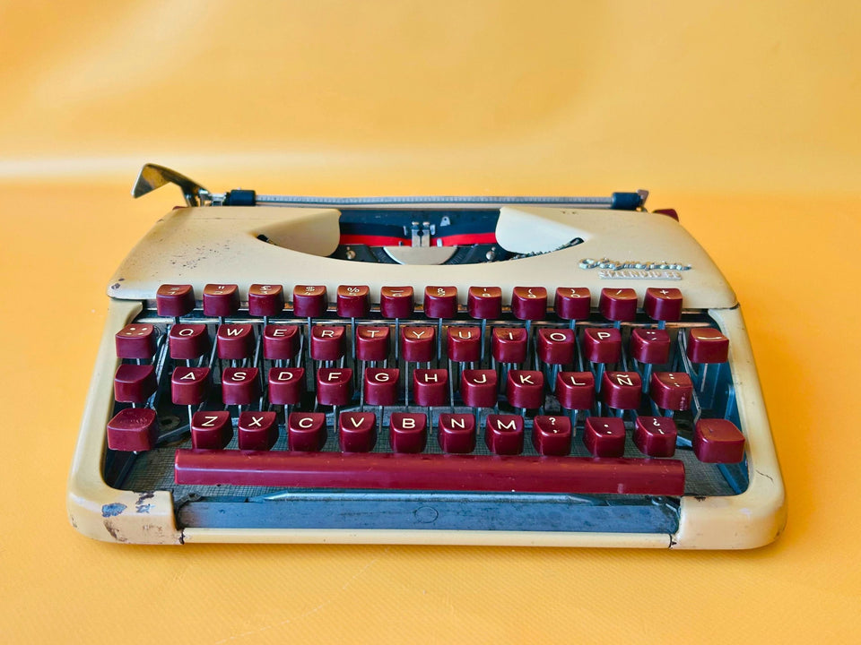 Working Olympia Splendid 33 Typewriter | Rare Red Keys | 1960s with Case