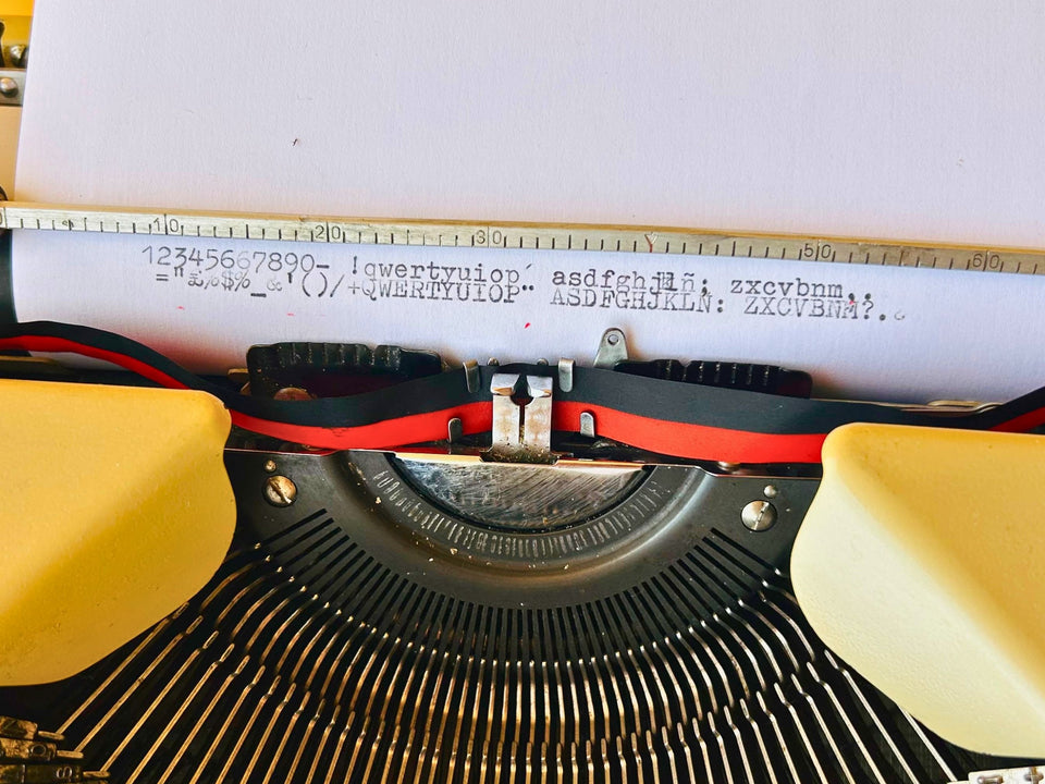 Close-up showing the authentic signs of use and the back of the Olympia Splendid 33, highlighting its solid mechanical restoration