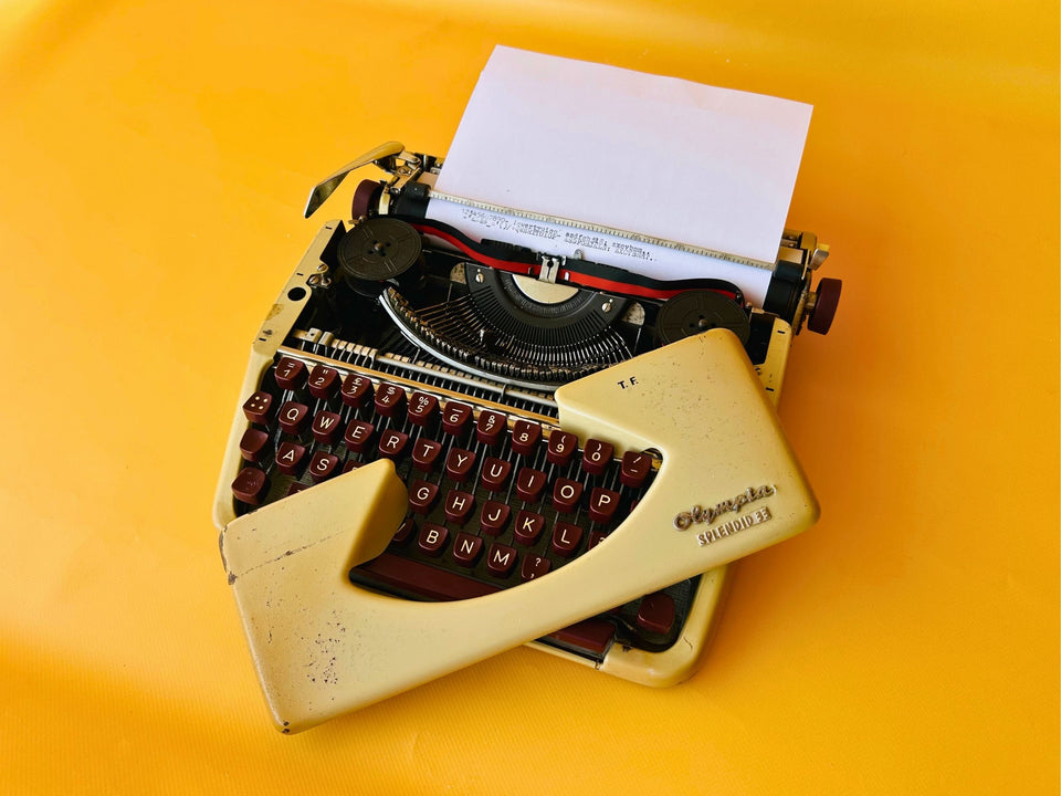 Working Olympia Splendid 33 Typewriter | Rare Red Keys | 1960s with Case