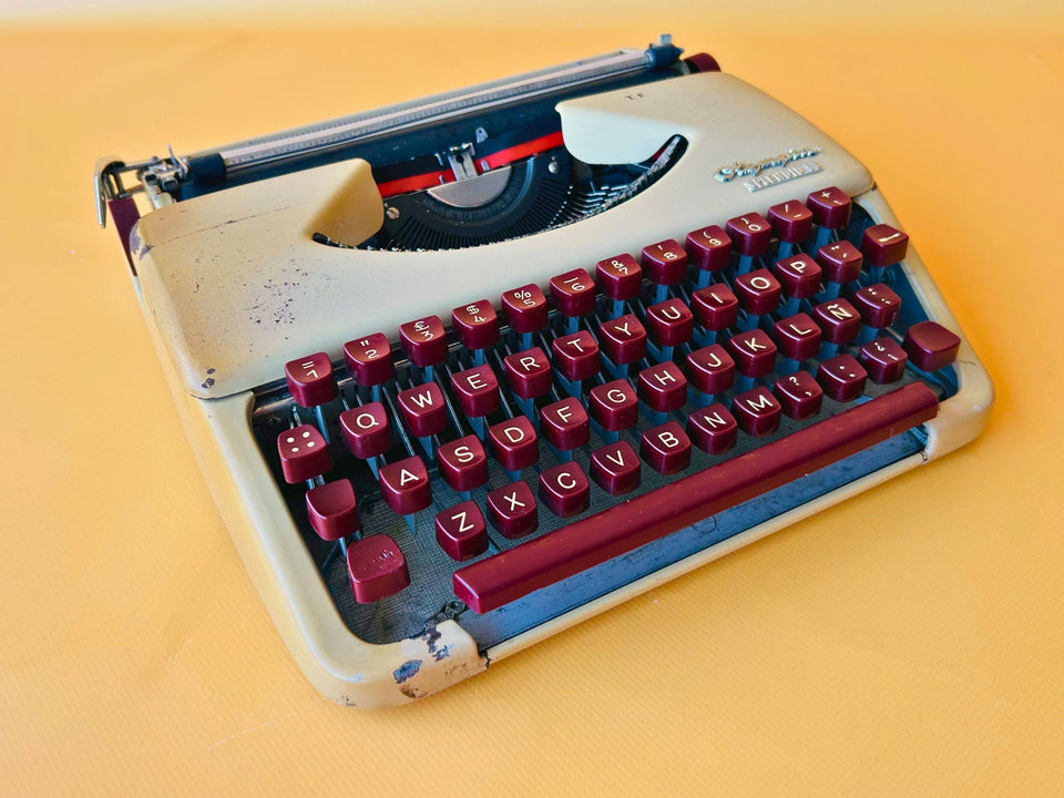 Working Olympia Splendid 33 Typewriter | Rare Red Keys | 1960s with Case